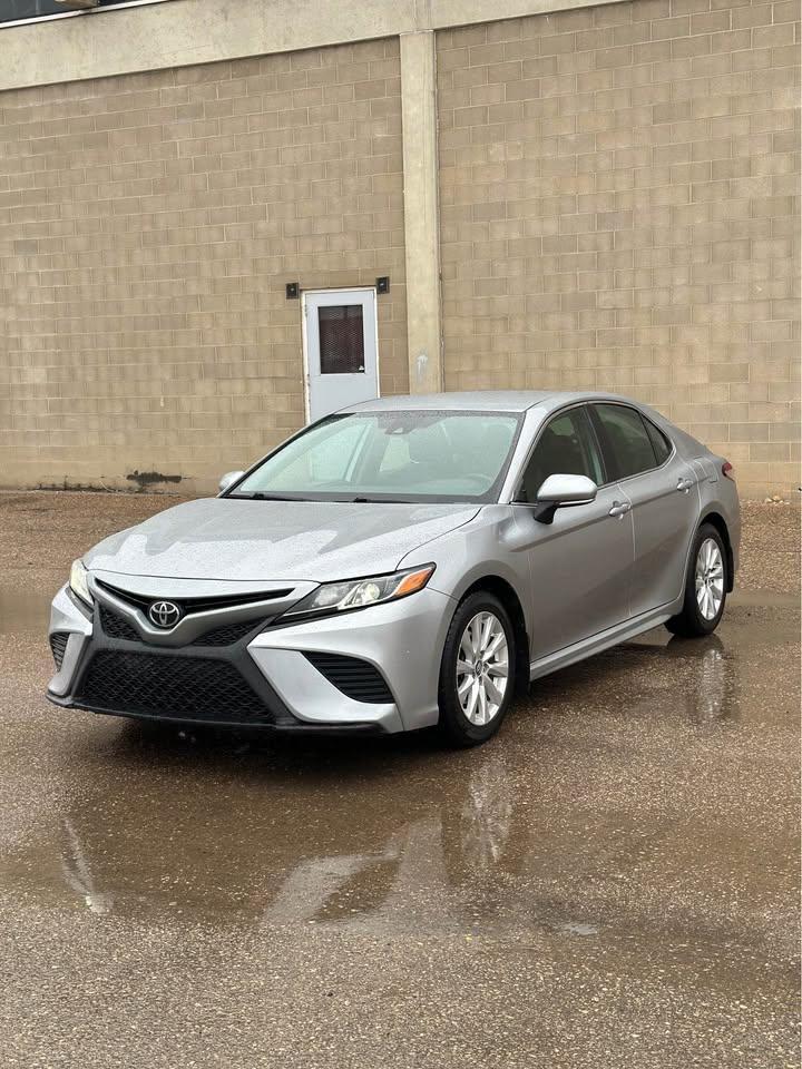 2019 Toyota Camry SE - Photo #3
