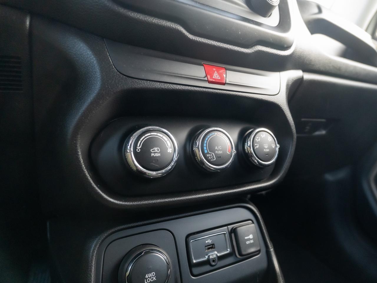 2017 Jeep Renegade Sport - Photo #17