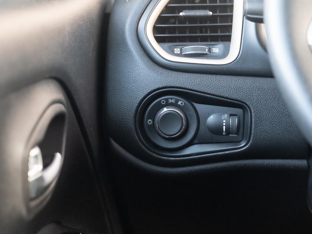 2017 Jeep Renegade Sport - Photo #16