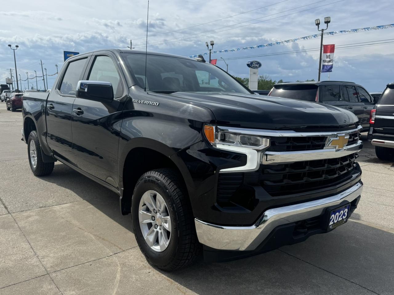 2023 Chevrolet Silverado 1500 4WD Crew Cab 147" LT Photo