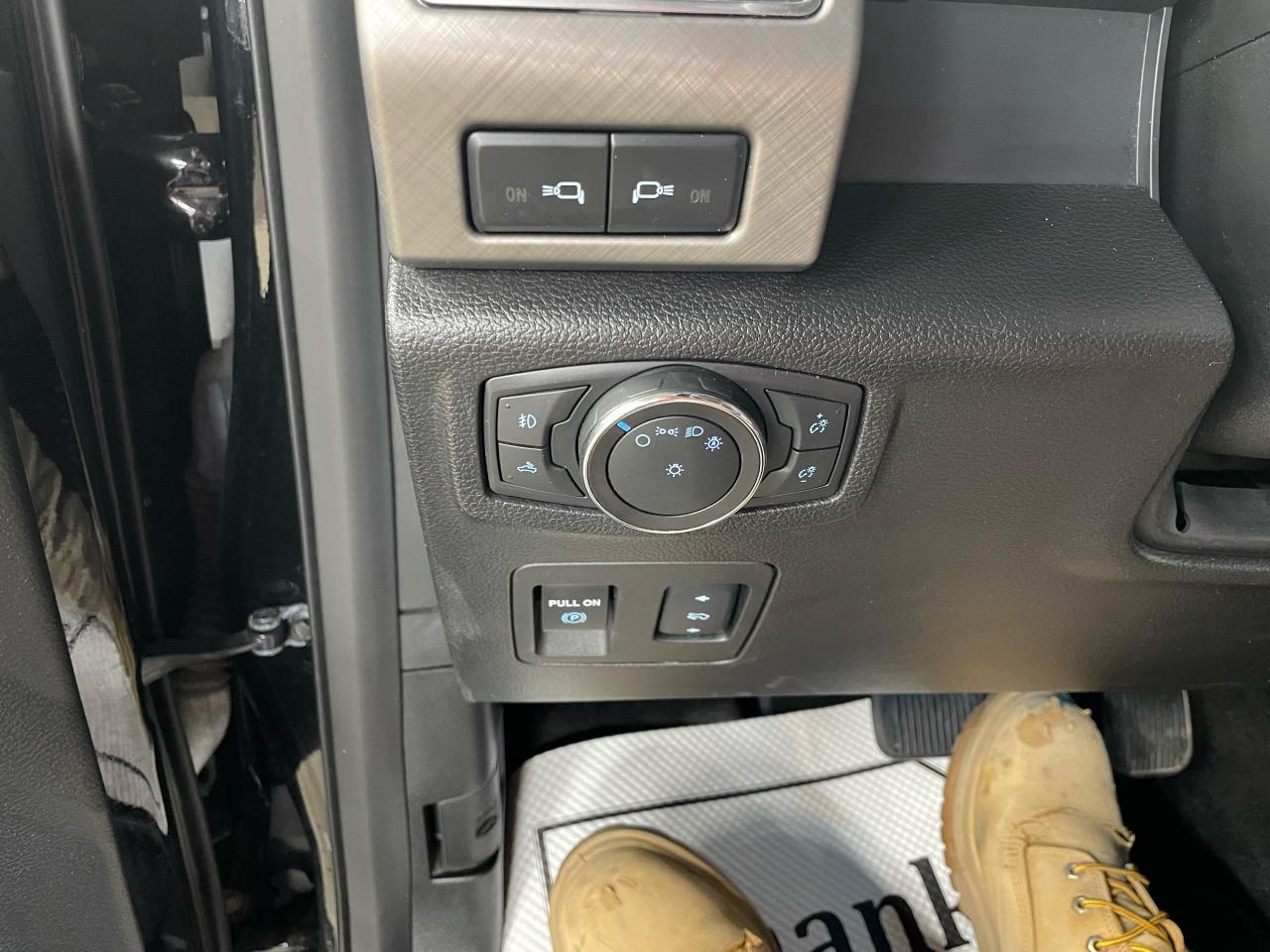 2018 Ford F-150 Limited 4WD SuperCrew 5.5' Box Photo13