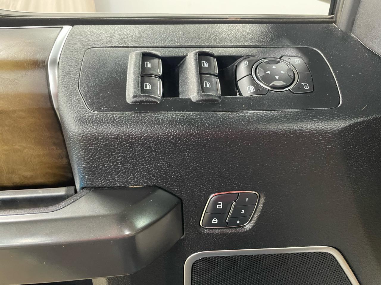 2018 Ford F-150 Limited 4WD SuperCrew 5.5' Box Photo12