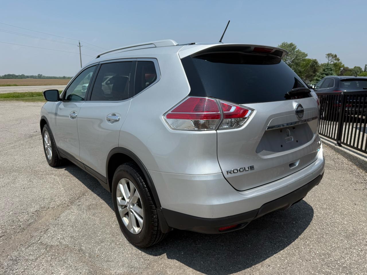 2015 Nissan Rogue SV | Backup Camera | Heated Seats | Sunroof - Photo #3