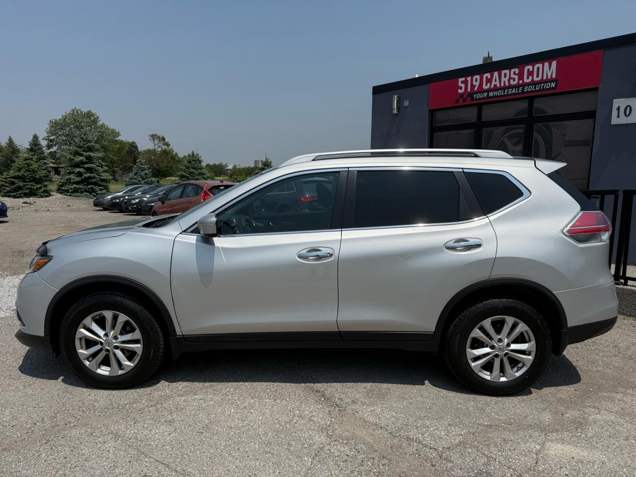 2015 Nissan Rogue SV | Backup Camera | Heated Seats | Sunroof - Photo #2