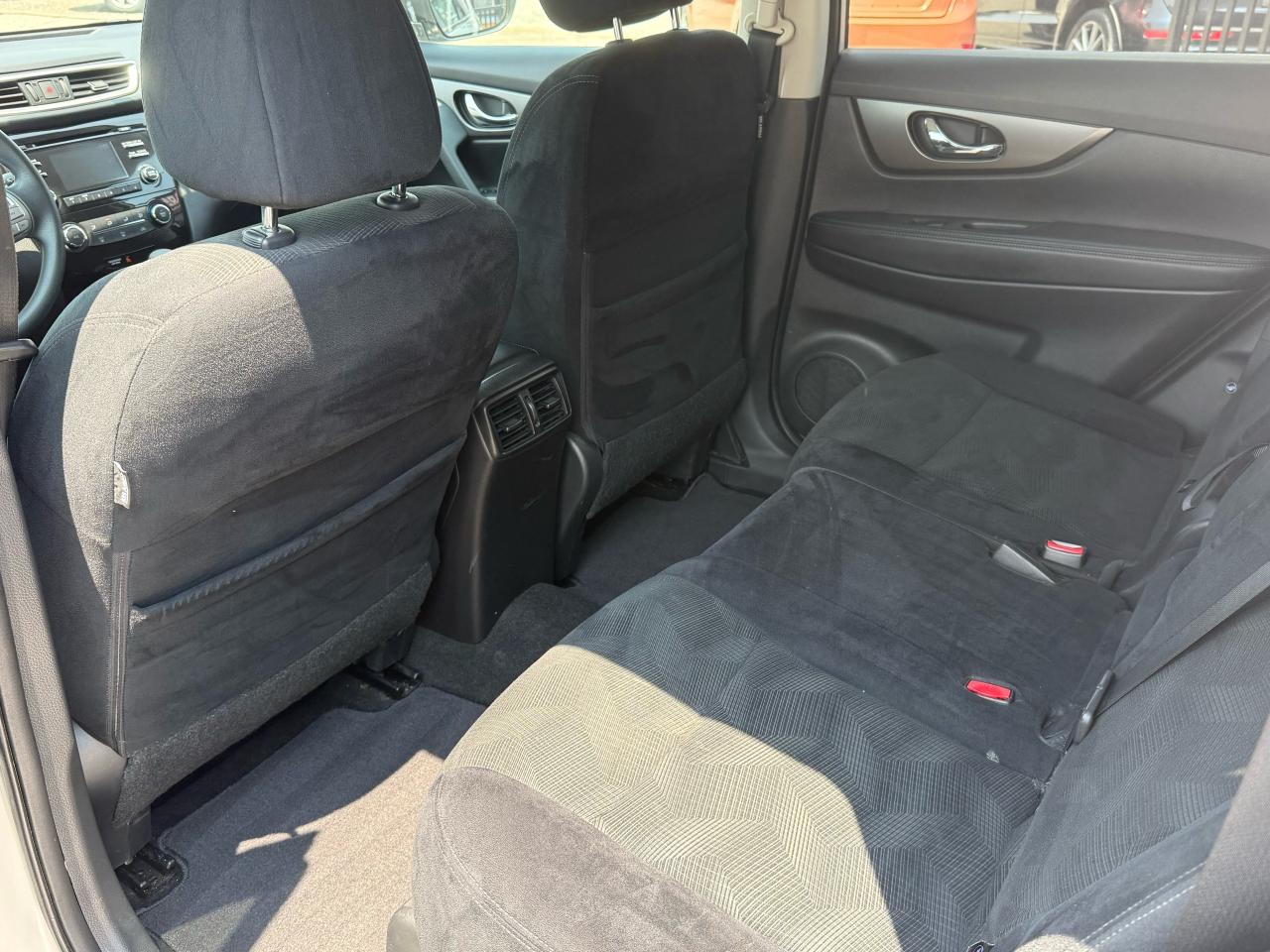 2015 Nissan Rogue SV | Backup Camera | Heated Seats | Sunroof - Photo #10