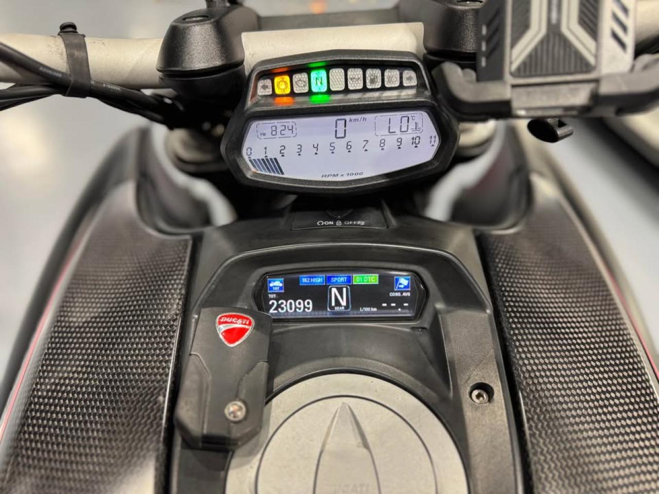 2011 Ducati Diavel  Carbon - Photo #14