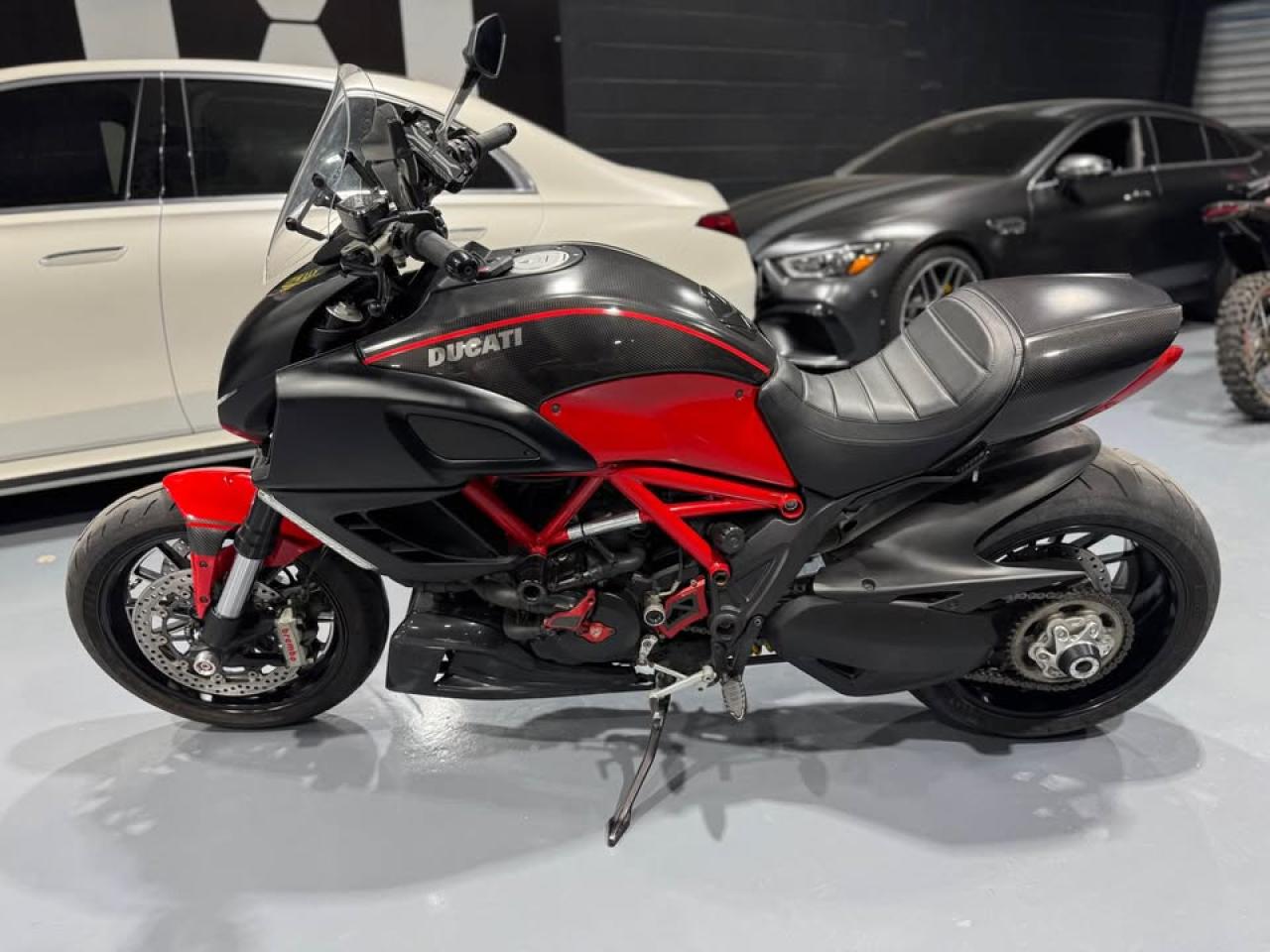 2011 Ducati Diavel  Carbon - Photo #9