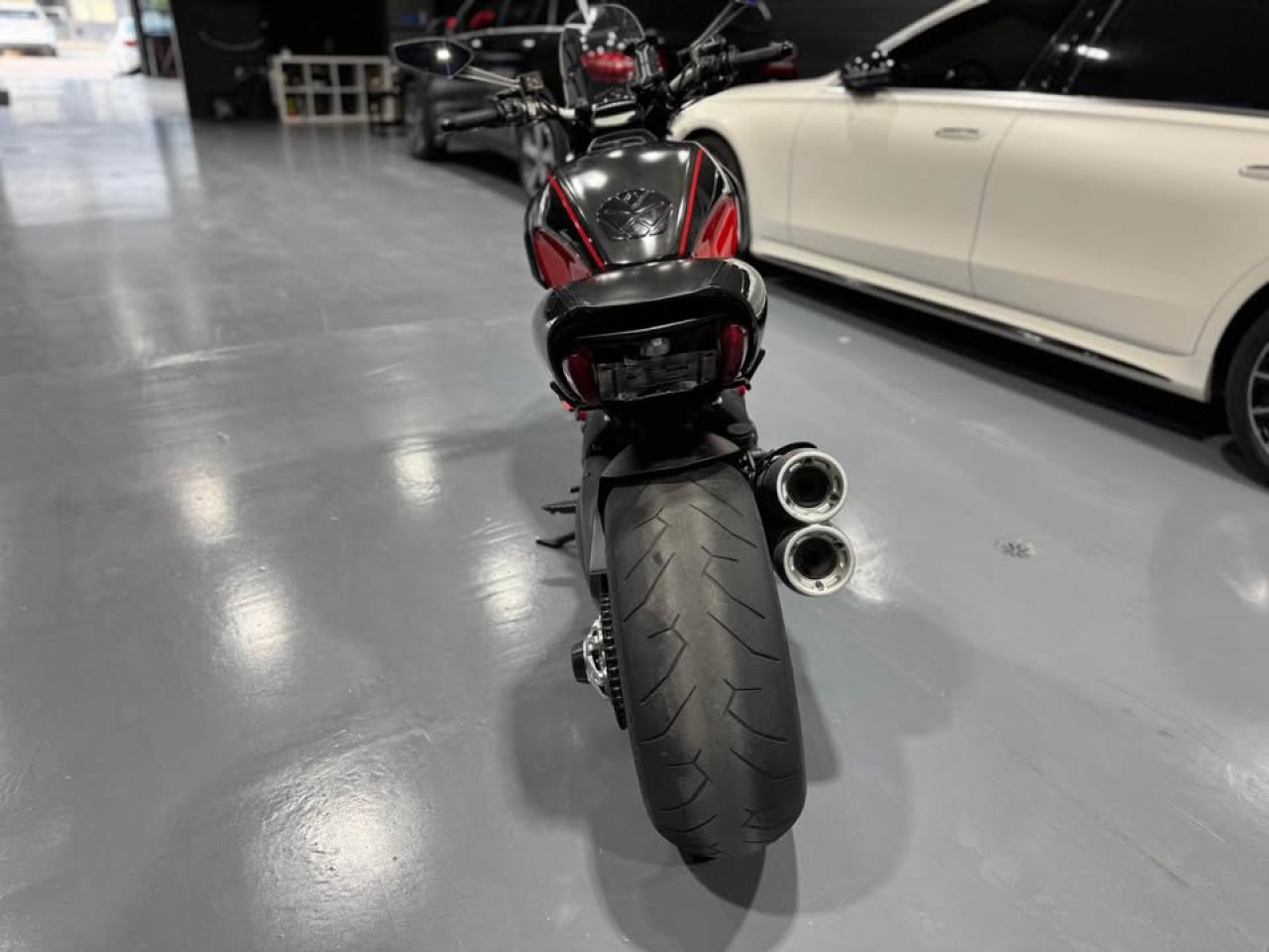 2011 Ducati Diavel  Carbon - Photo #7