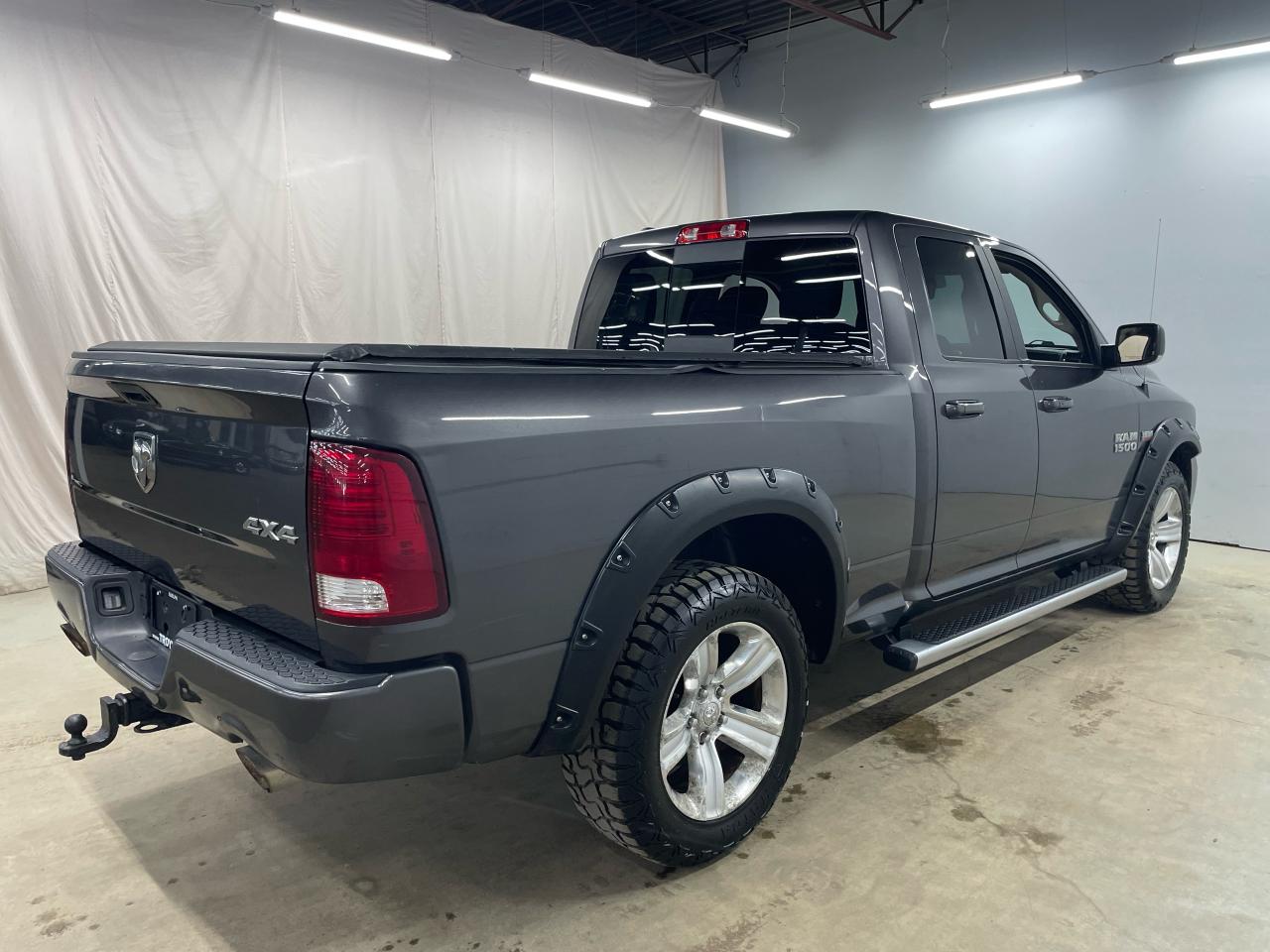 2014 RAM 1500 4WD QUAD CAB 140.5" SPORT Photo6