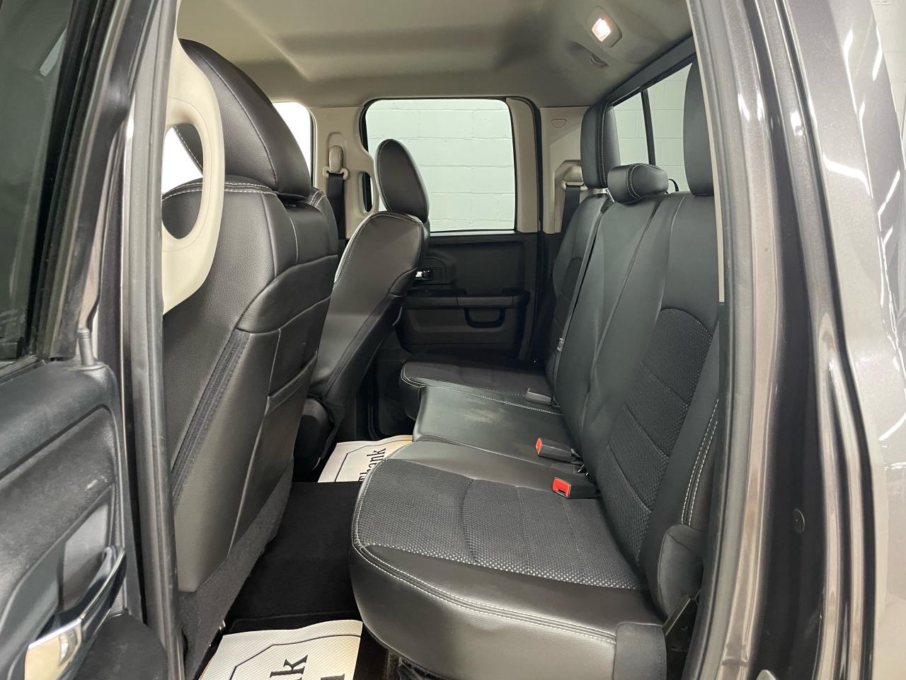 2014 RAM 1500 4WD QUAD CAB 140.5" SPORT Photo8