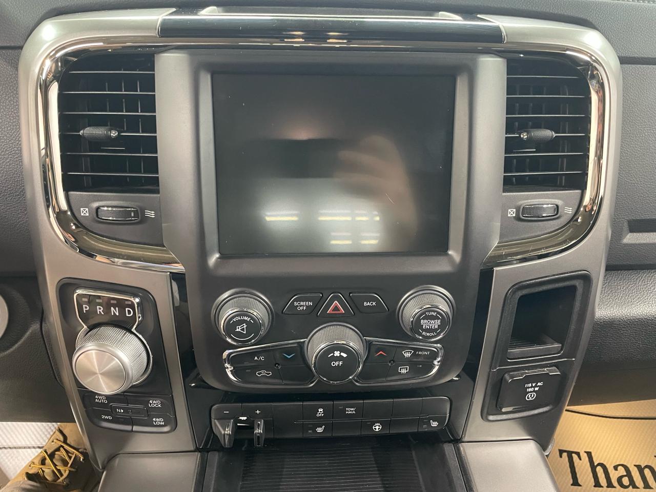2014 RAM 1500 4WD QUAD CAB 140.5" SPORT Photo18