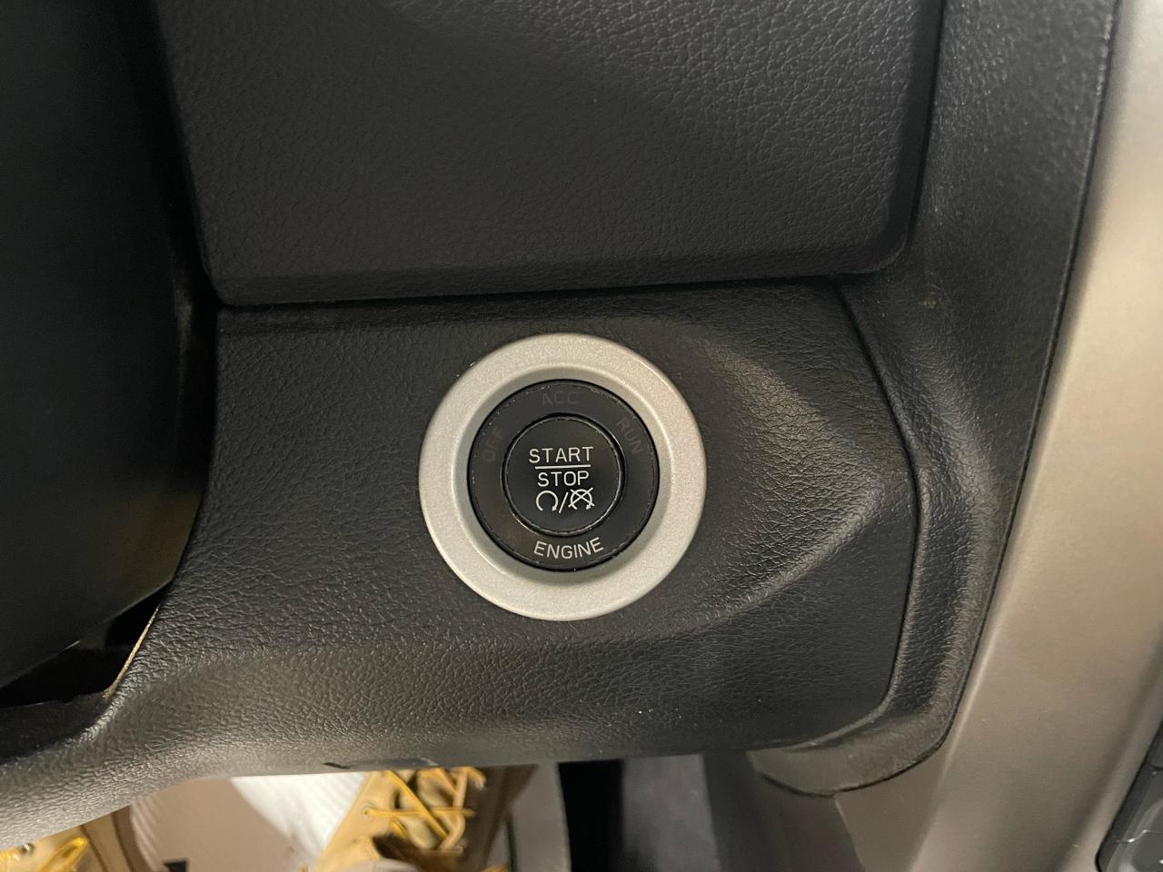 2014 RAM 1500 4WD QUAD CAB 140.5" SPORT Photo16