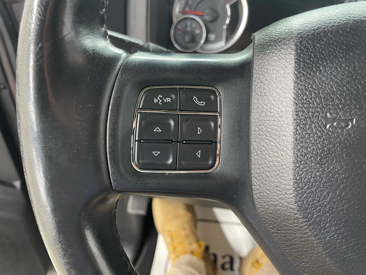 2014 RAM 1500 4WD QUAD CAB 140.5" SPORT Photo14