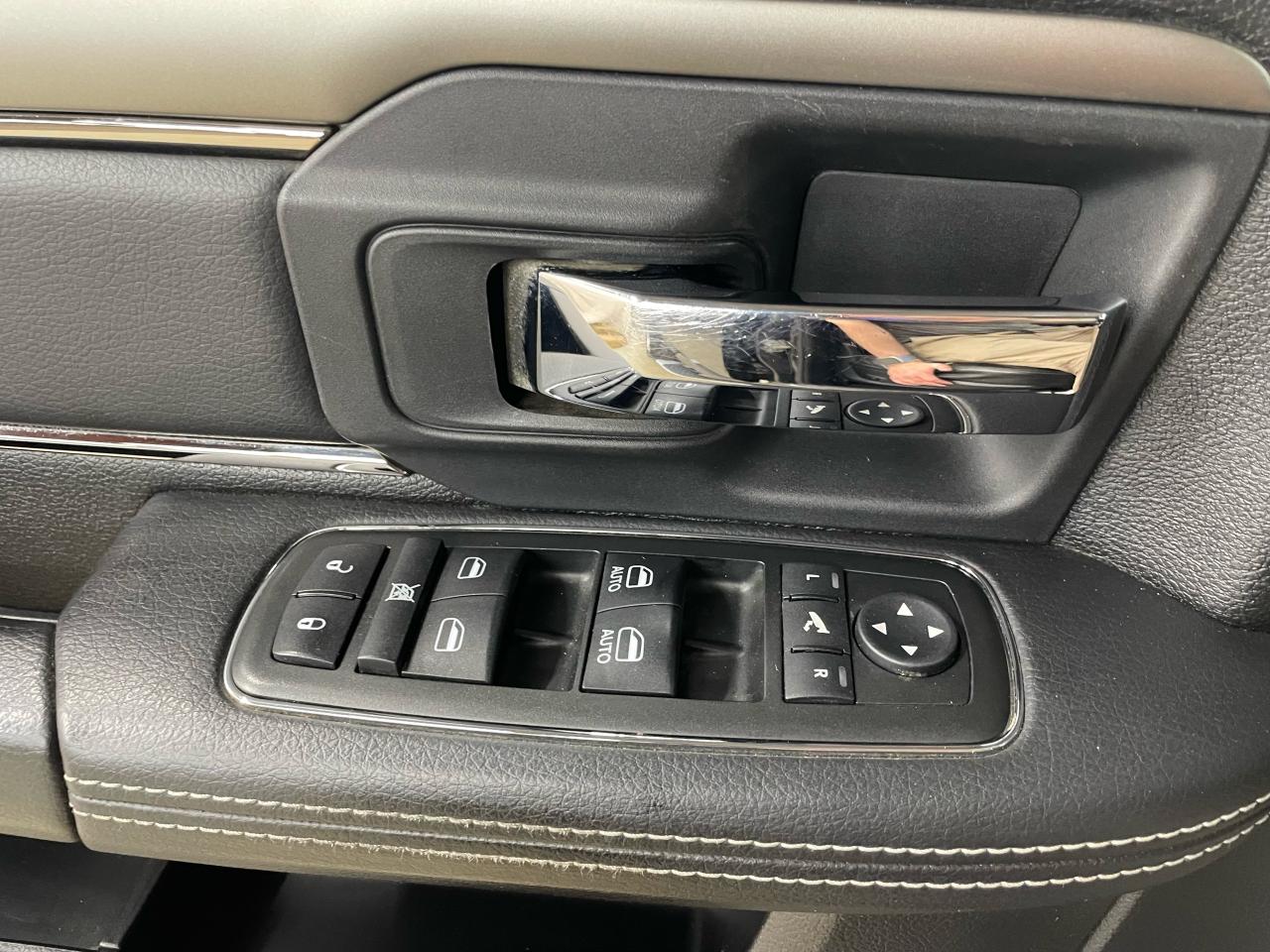 2014 RAM 1500 4WD QUAD CAB 140.5" SPORT Photo11