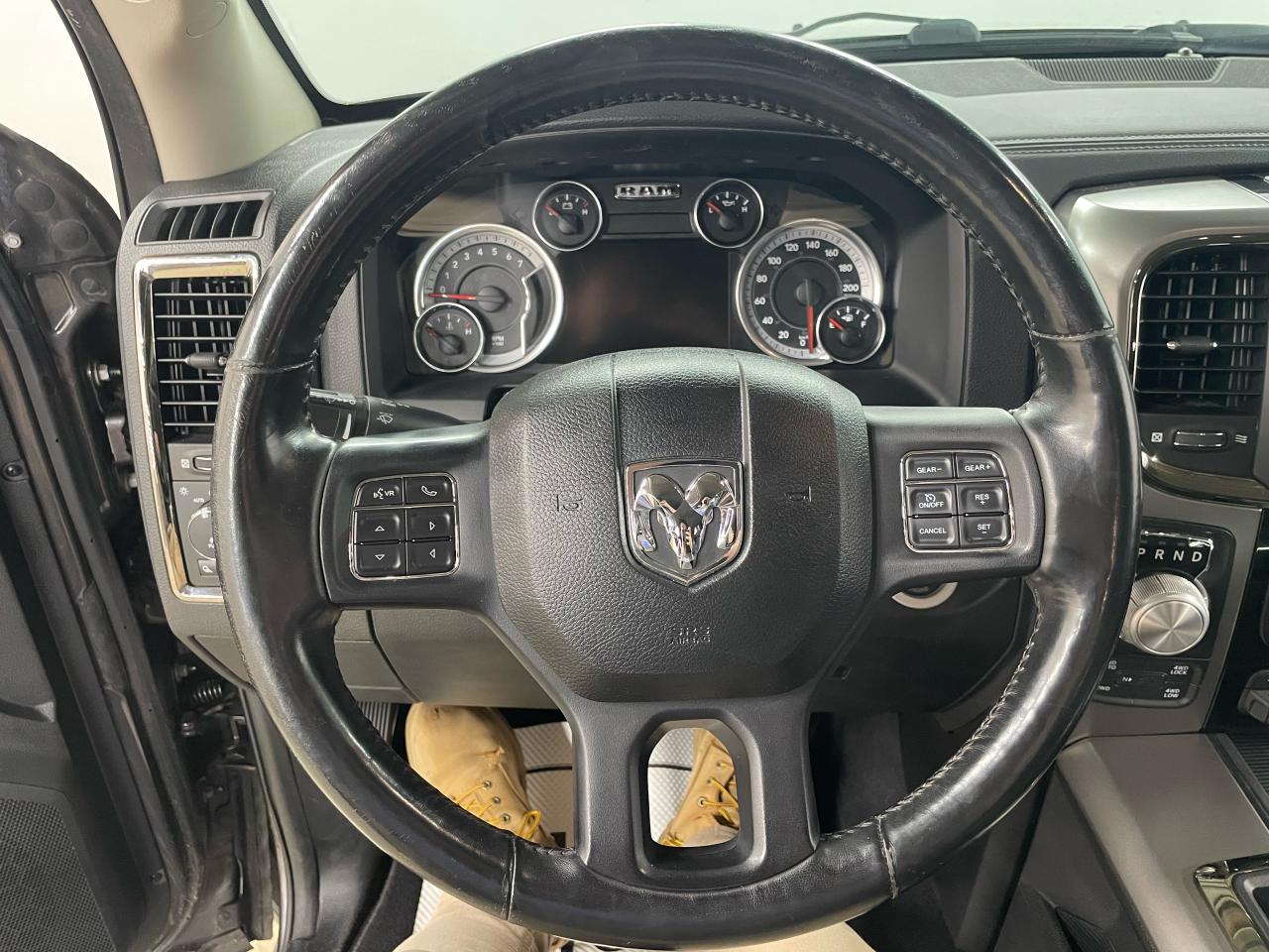 2014 RAM 1500 4WD QUAD CAB 140.5" SPORT Photo13