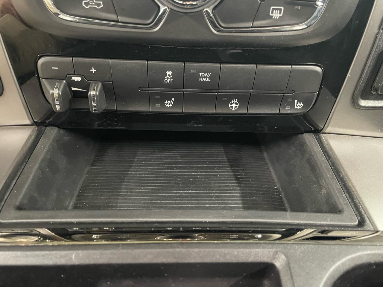 2014 RAM 1500 4WD QUAD CAB 140.5" SPORT Photo19