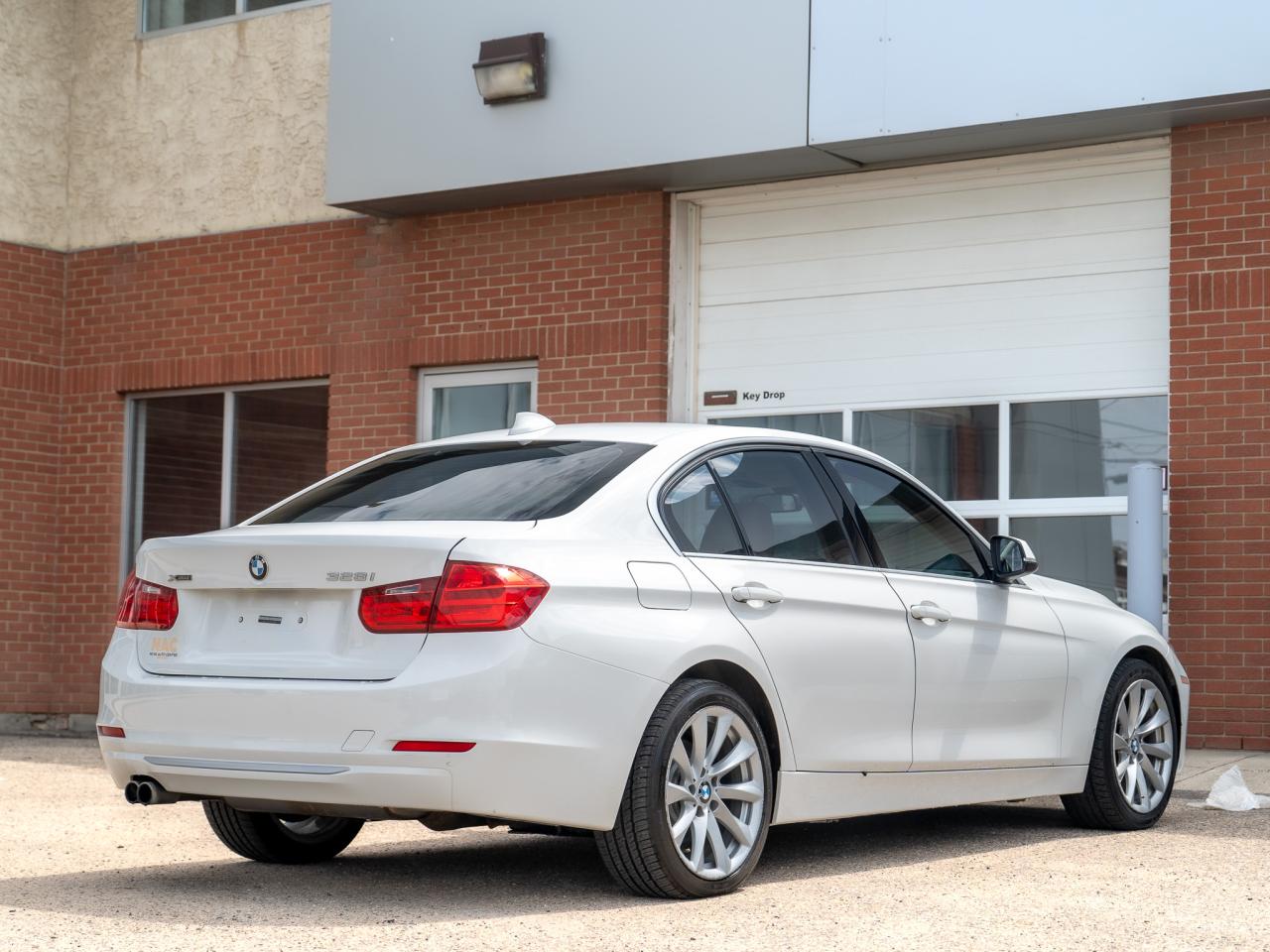 2014 BMW 3 Series 328i xDrive - Photo #4