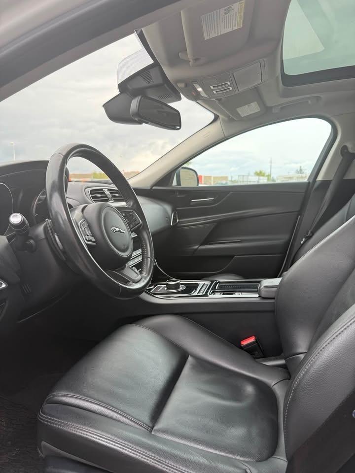 2018 Jaguar XE Premium - Photo #15