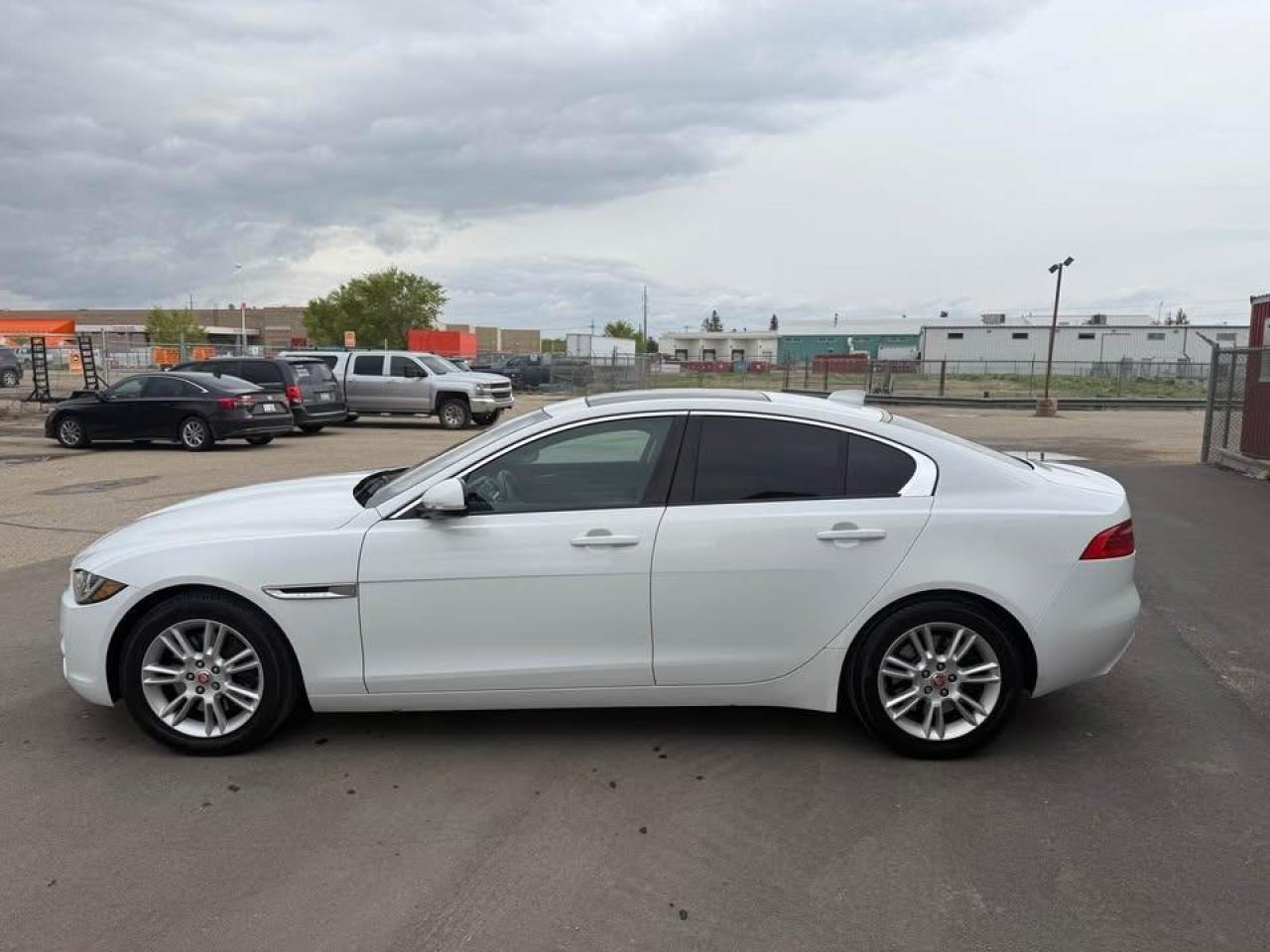 2018 Jaguar XE Premium - Photo #4