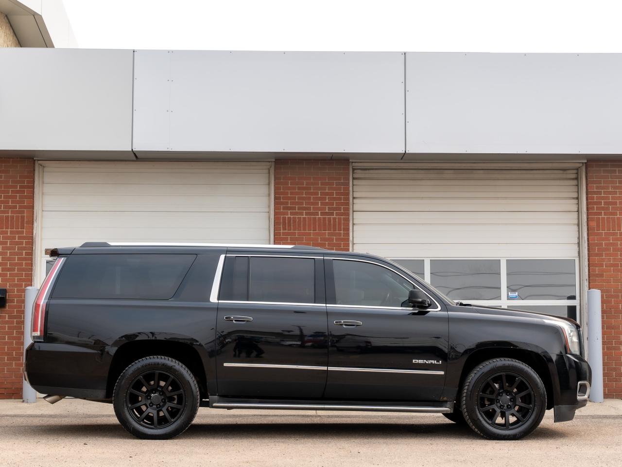 2016 GMC Yukon XL Denali - Photo #4