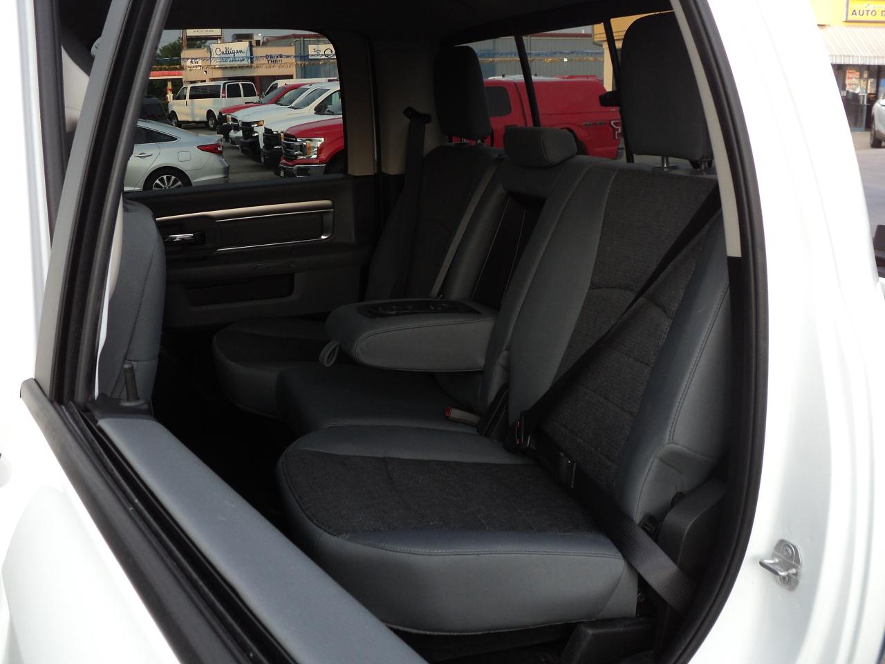 2019 RAM 1500 Classic SLT CrewCab 4x4 3.6L6cyl HeatedSeats 5'7"Box - Photo #12