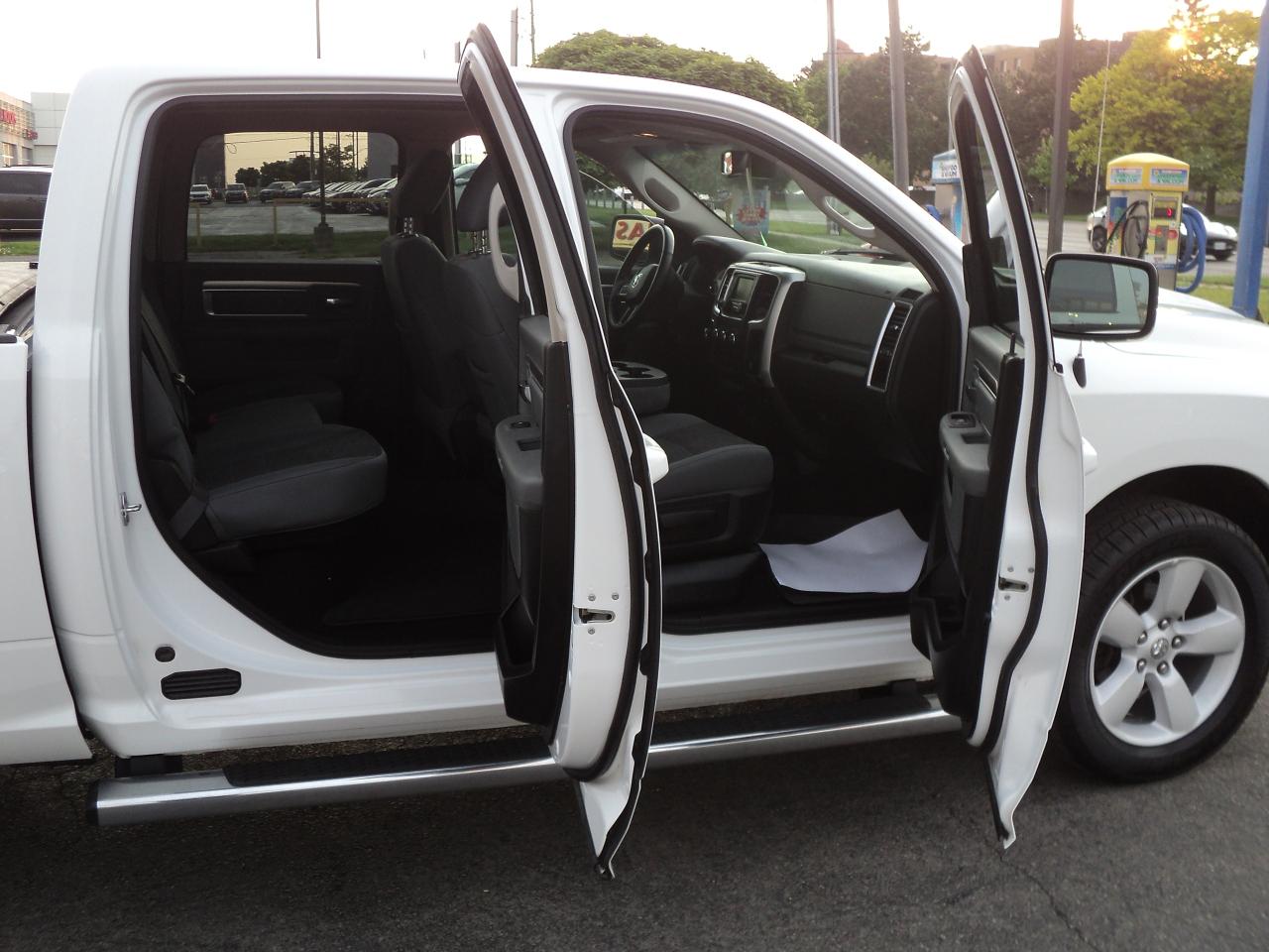 2019 RAM 1500 Classic SLT CrewCab 4x4 3.6L6cyl HeatedSeats 5'7"Box - Photo #10