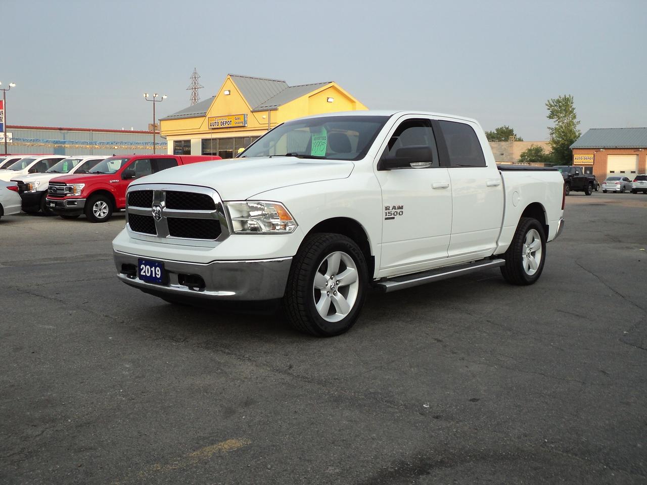 2019 RAM 1500 Classic SLT 4WD CrewCab 3.6L6cylGas 5'7"Box HeatedSeats - Photo #1