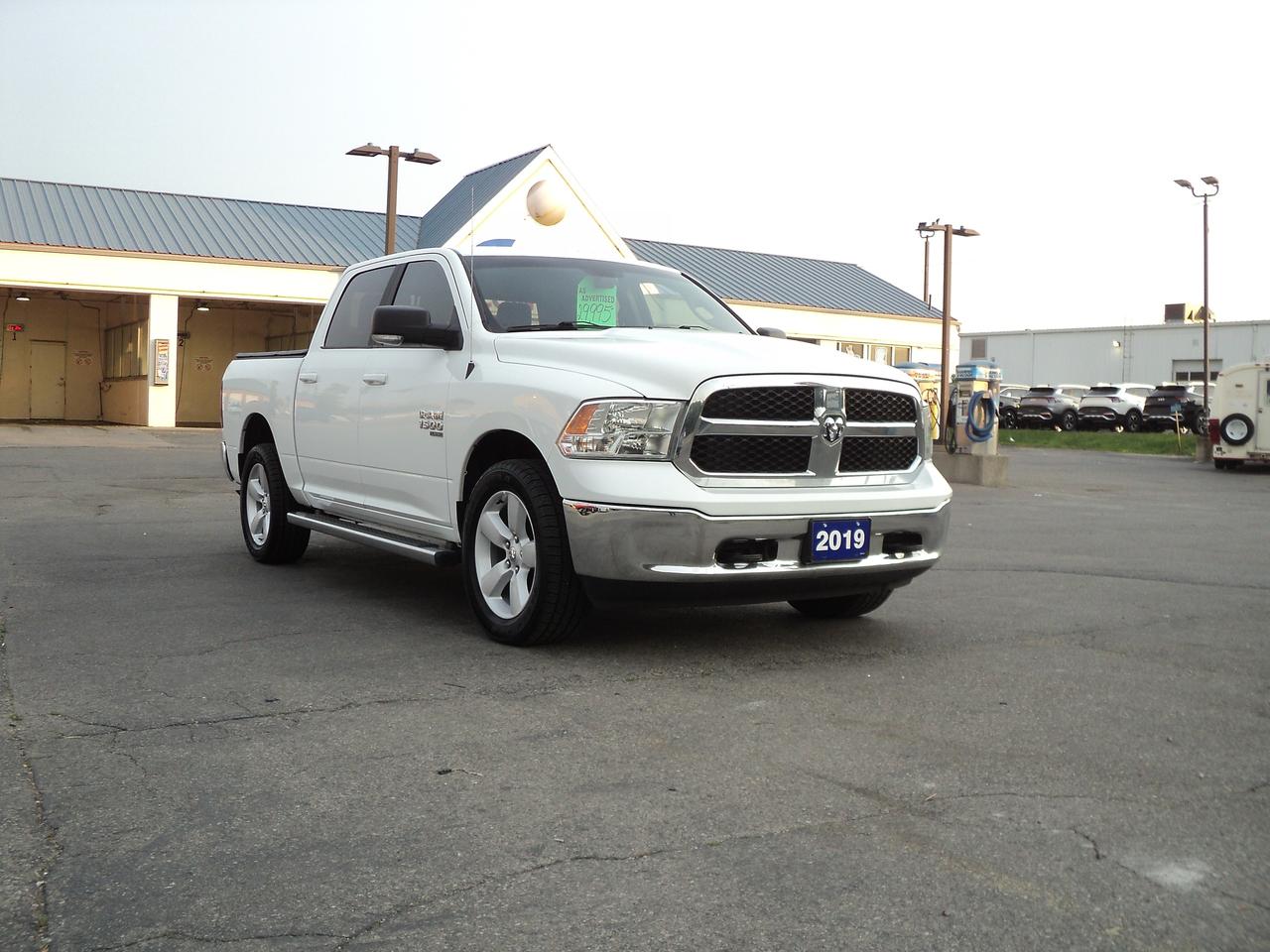 2019 RAM 1500 Classic SLT 4WD CrewCab 3.6L6cylGas 5'7"Box HeatedSeats Photo3