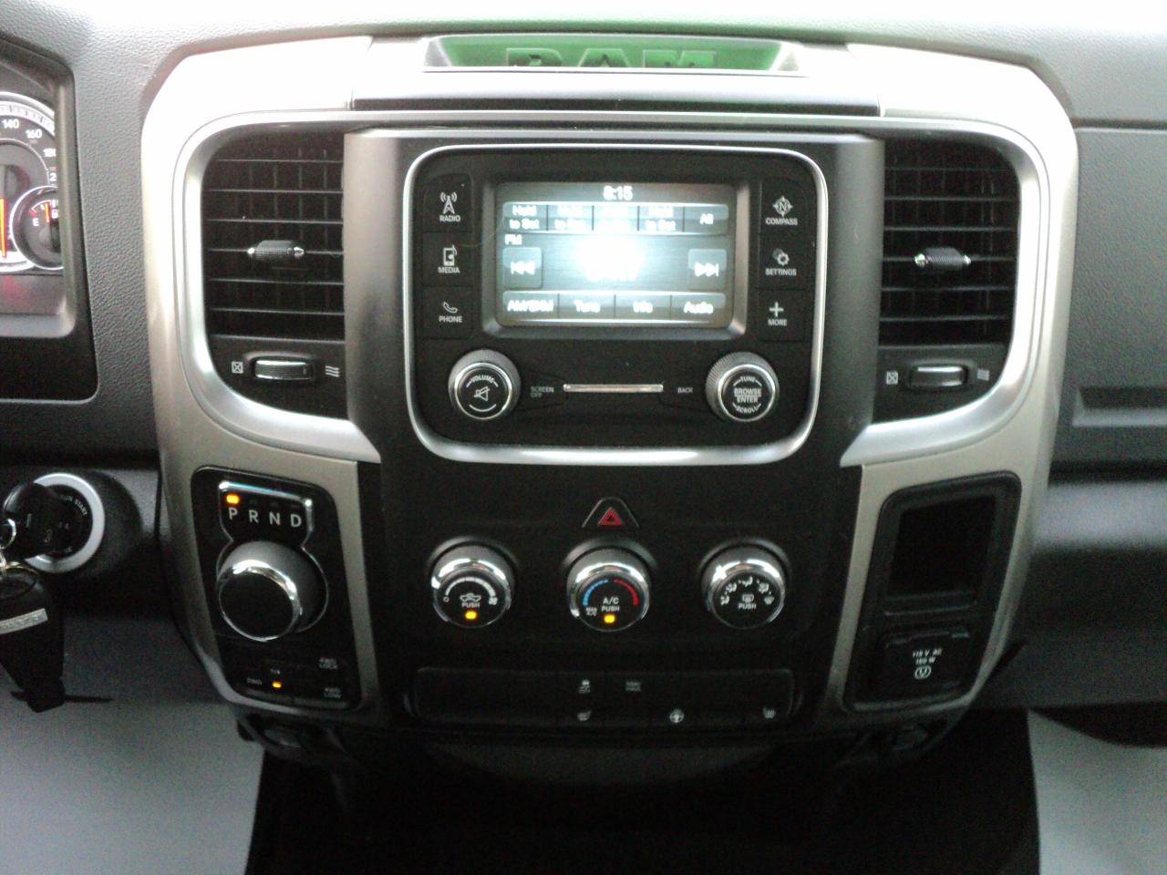 2019 RAM 1500 Classic SLT CrewCab 4x4 3.6L6cyl HeatedSeats 5'7"Box - Photo #17