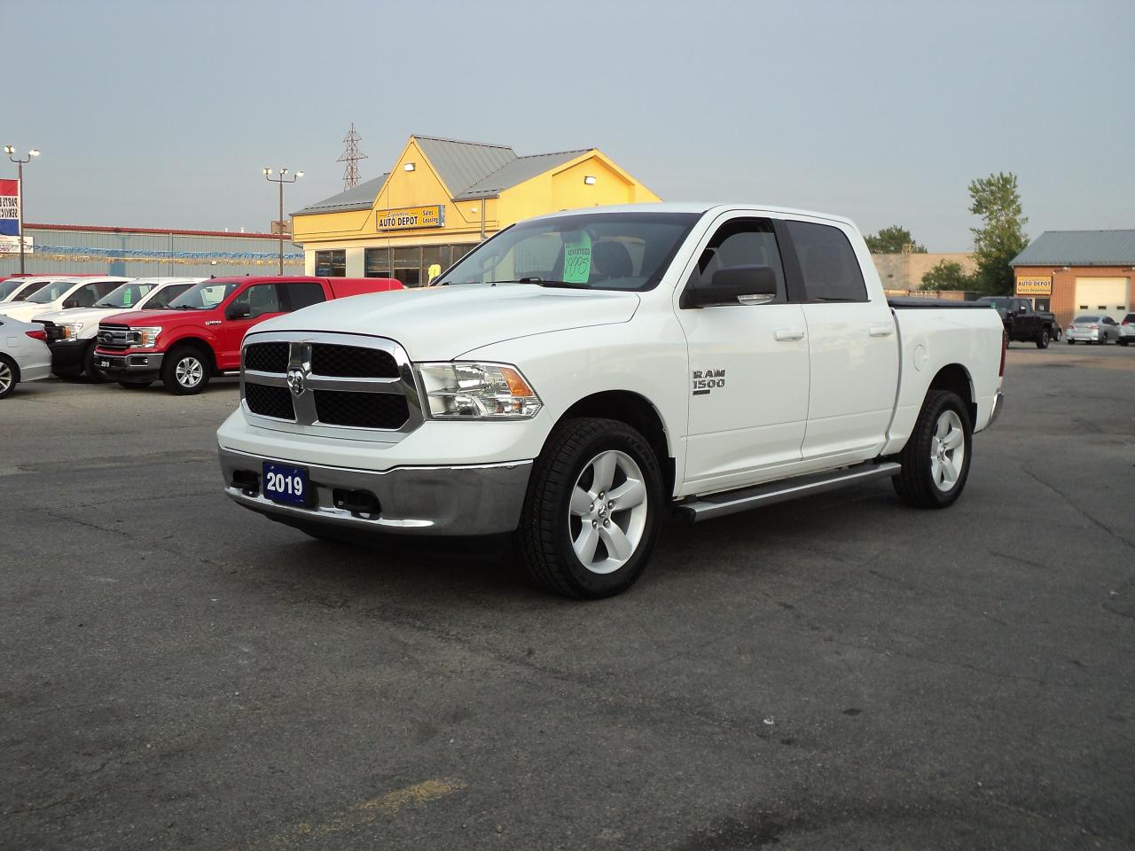 2019 RAM 1500 Classic SLT CrewCab 4x4 3.6L6cyl HeatedSeats 5'7"Box - Photo #2