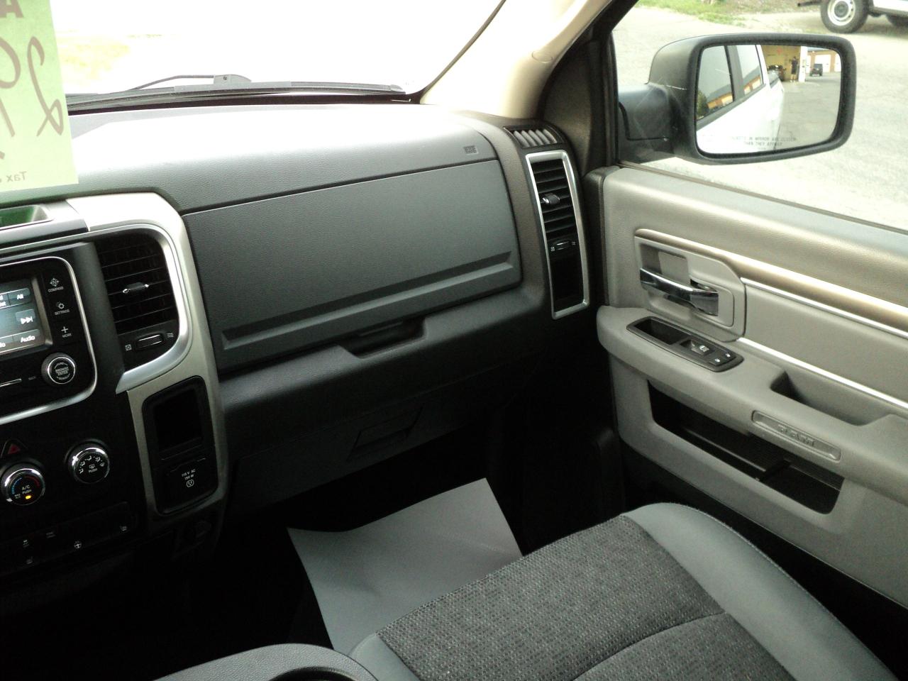 2019 RAM 1500 Classic SLT CrewCab 4x4 3.6L6cyl HeatedSeats 5'7"Box - Photo #16
