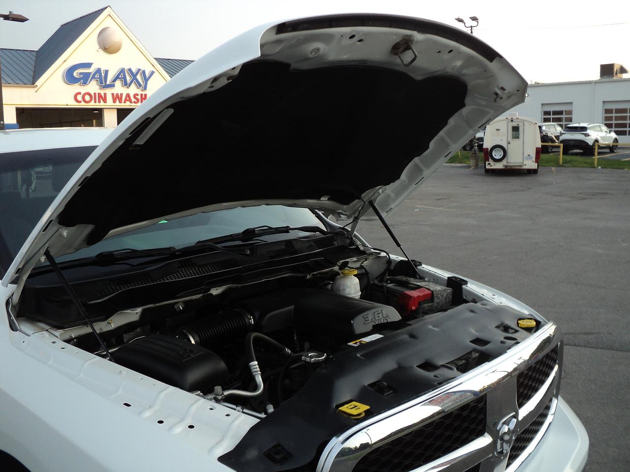 2019 RAM 1500 Classic SLT 4WD CrewCab 3.6L6cylGas 5'7"Box HeatedSeats Photo
