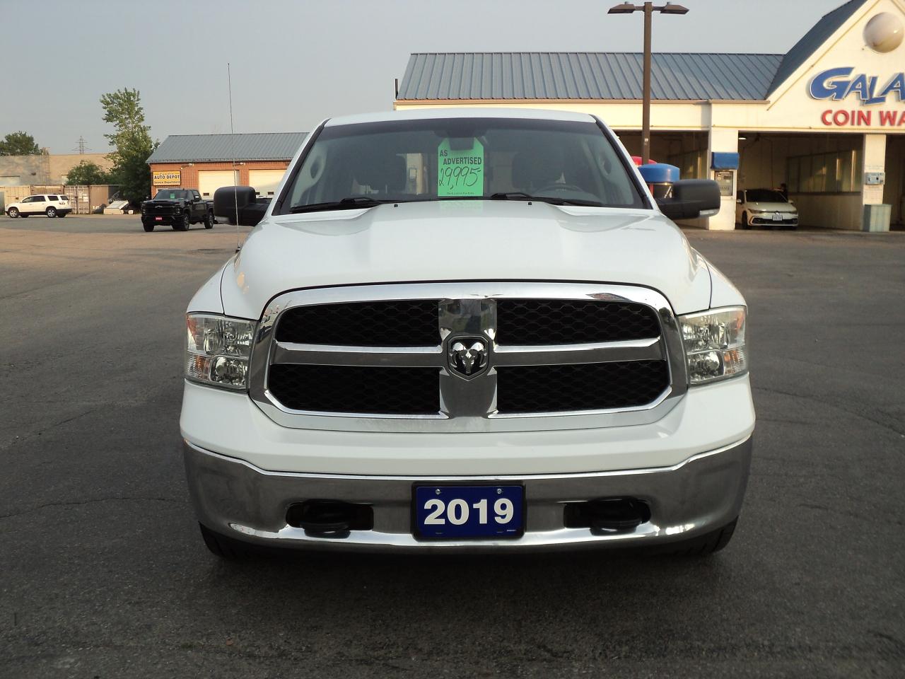 2019 RAM 1500 Classic SLT CrewCab 4x4 3.6L6cyl HeatedSeats 5'7"Box Photo2