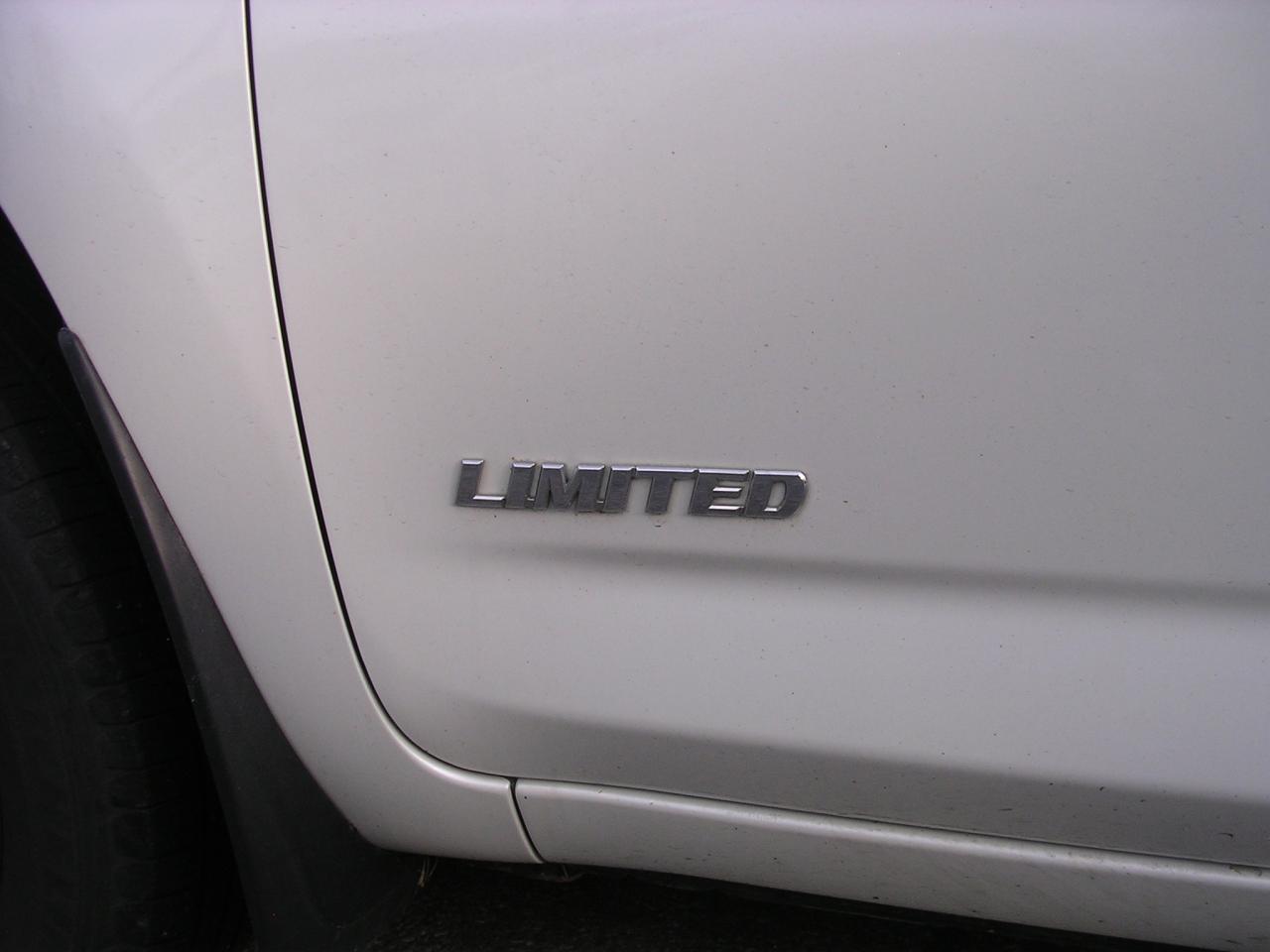 2008 Toyota RAV4 LIMITED  - Photo #5