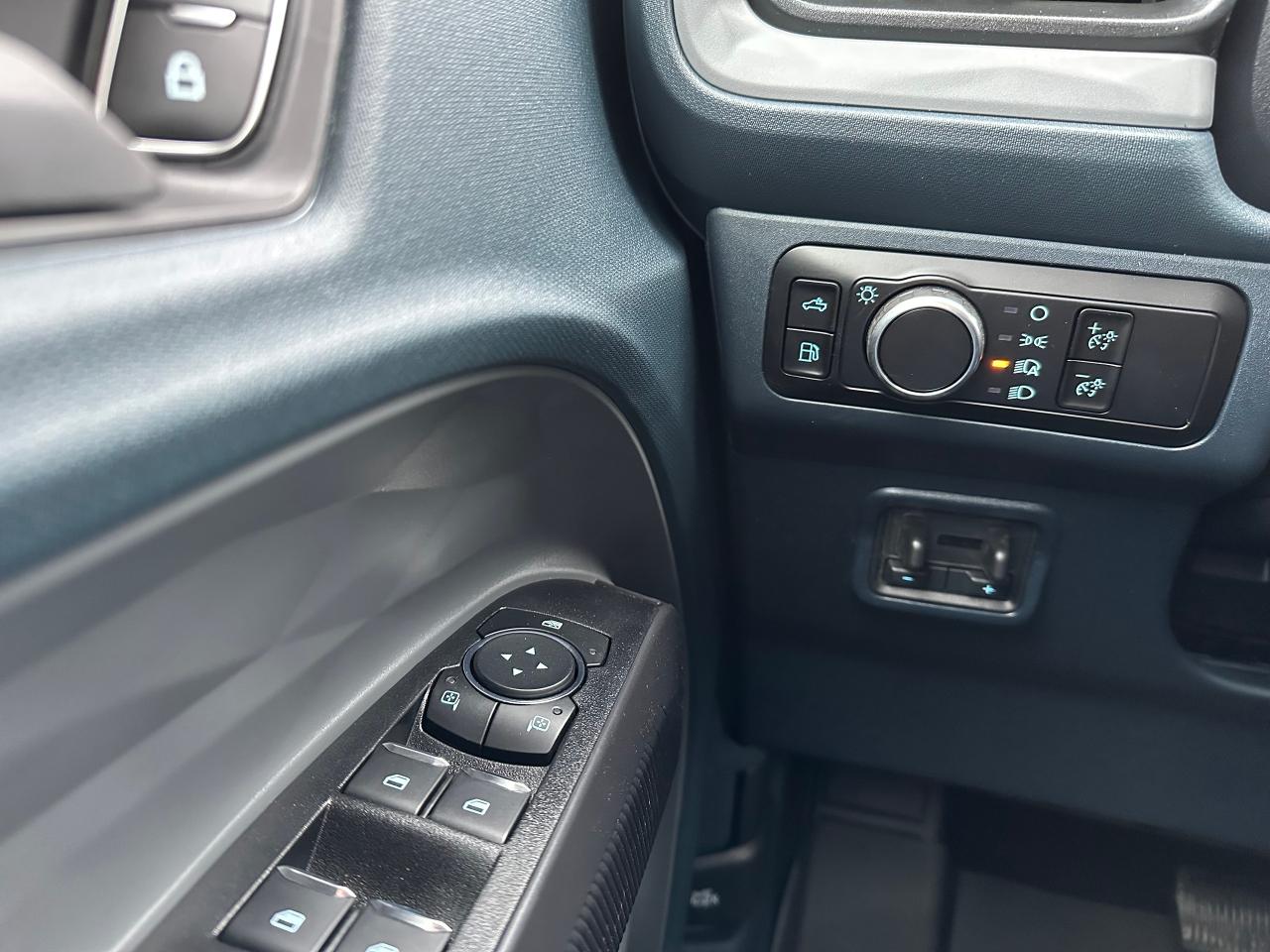 2025 Ford Maverick LARIAT AWD SuperCrew 501A Photo5