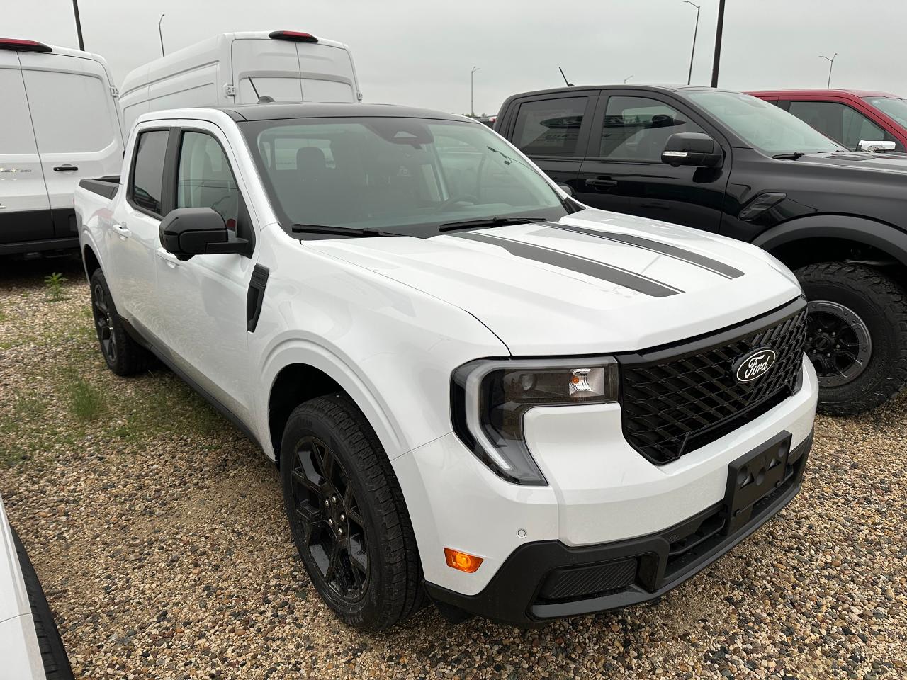 2025 Ford Maverick LARIAT AWD SuperCrew 501A Photo2