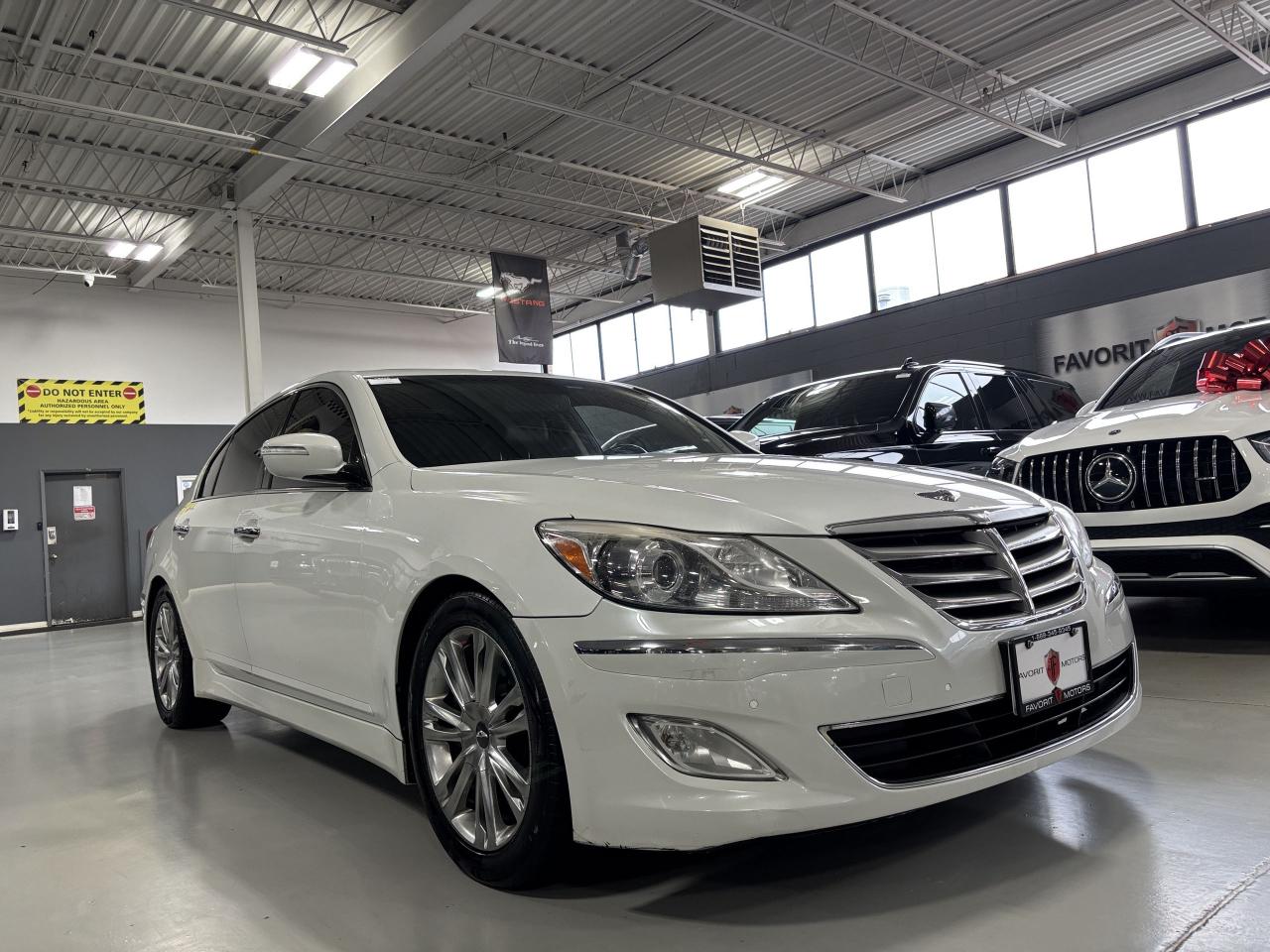 2012 Hyundai Genesis Sedan V6|RWD|PREMIUMPACKAGE|LEXICONAUDIO|LEATHER|SUNROOF - Photo #2