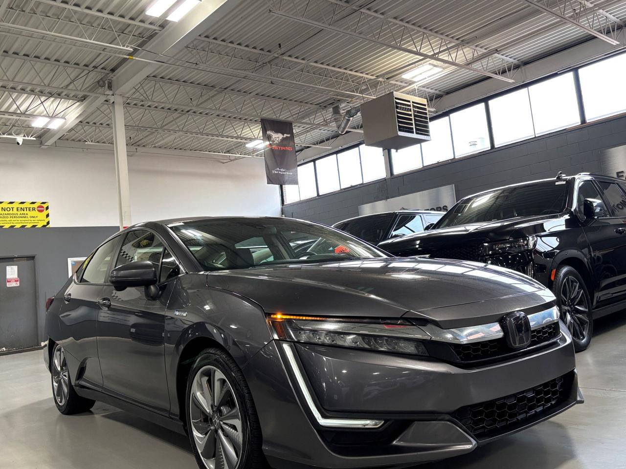 2019 Honda Clarity Plug-In Hybrid Touring|NAV|WOOD|LEATHER|ALLOYS|APPLECARPLAY|AAUTO - Photo #2