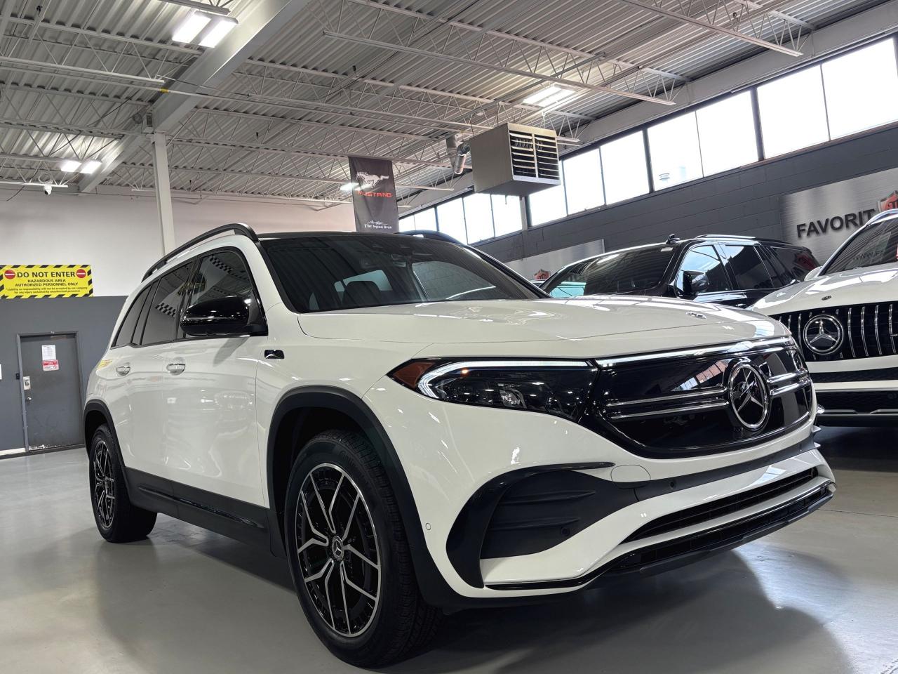 2023 Mercedes-Benz EQB EQB350|4MATIC|SUV|AMGPKG|NAV|HUD|AMBIENT|BURMESTER - Photo #2