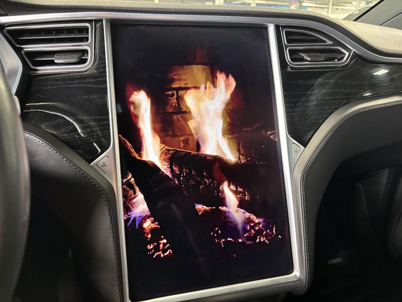 2017 Tesla Model X 75D|AWD|ENHANCEDAUTOPILOT|FALCONDOORS|NAV|AIRSUSP| - Photo #33