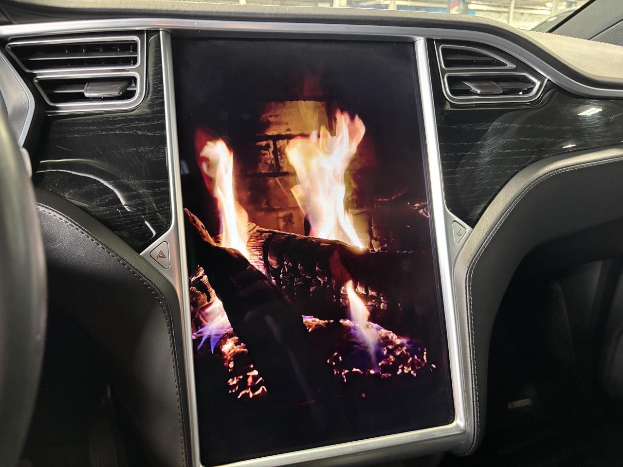 2017 Tesla Model X 75D|AWD|ENHANCEDAUTOPILOT|FALCONDOORS|NAV|AIRSUSP| - Photo #33