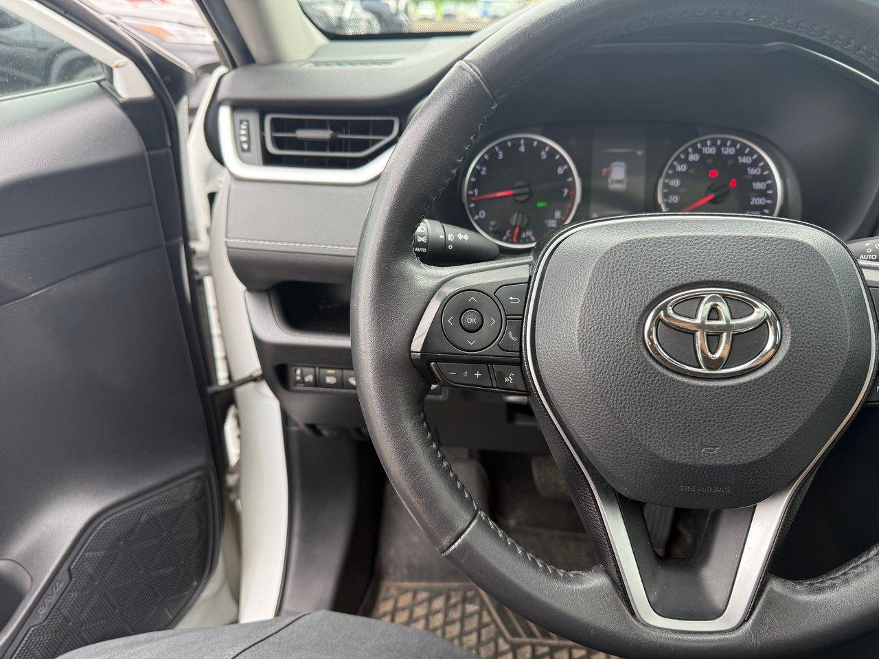 2020 Toyota RAV4 XLE AWD Photo