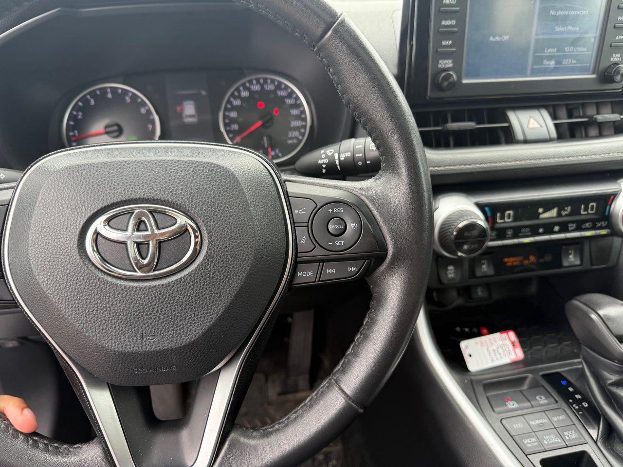 2020 Toyota RAV4 XLE AWD Photo