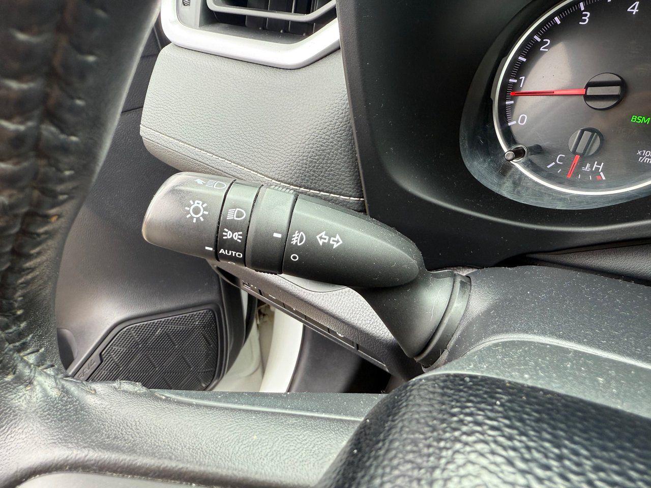 2020 Toyota RAV4 XLE AWD Photo