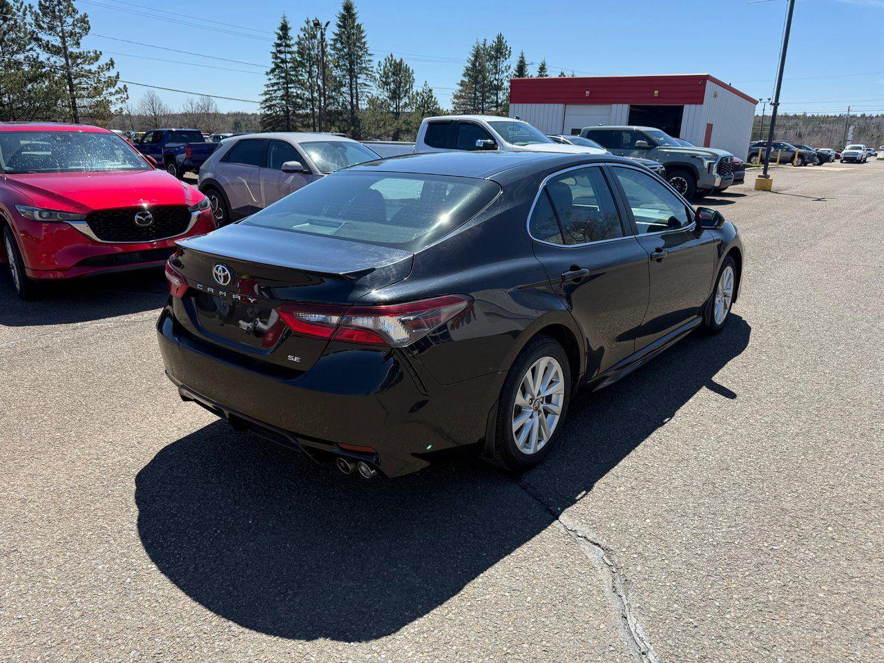 2021 Toyota Camry SE Photo