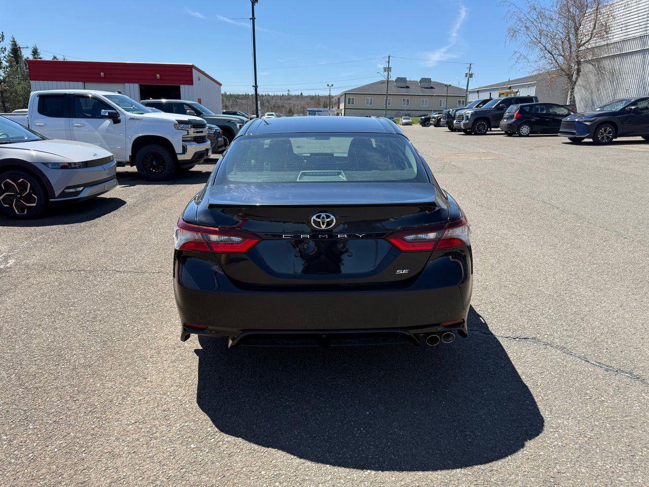 2021 Toyota Camry SE Photo