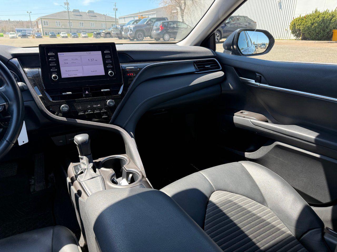 2021 Toyota Camry SE Photo