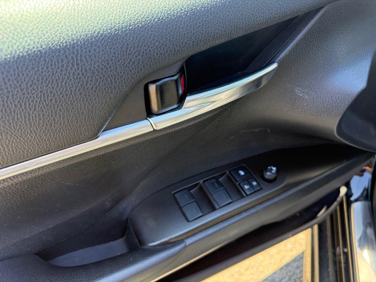 2021 Toyota Camry SE Photo