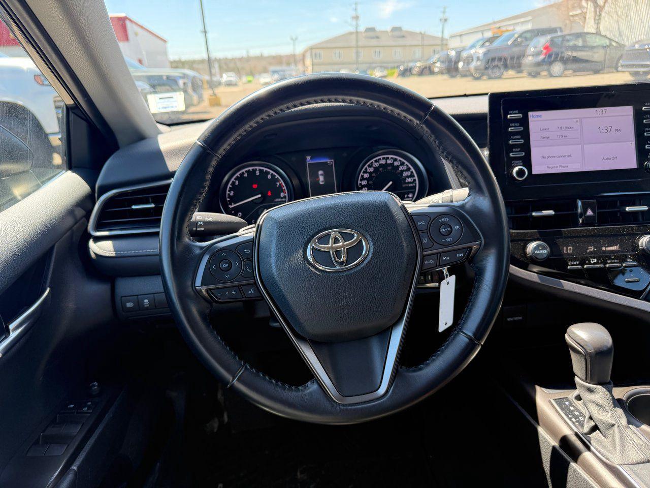 2021 Toyota Camry SE Photo