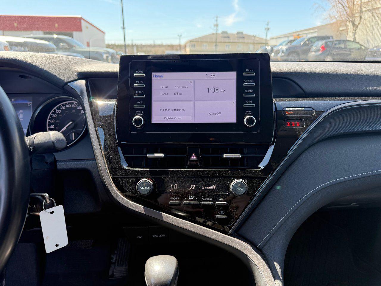 2021 Toyota Camry SE Photo